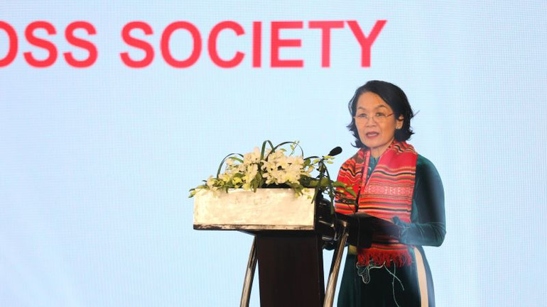 Chủ tịch Hội Chữ thập đỏ Việt Nam Bùi Thị Hòa phát biểu khai mạc.