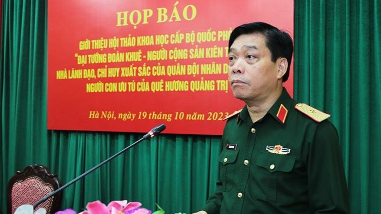 Thiếu tướng Đỗ Thanh Phong, Phó Cục trưởng Cục Tuyên huấn phát biểu tại họp báo.