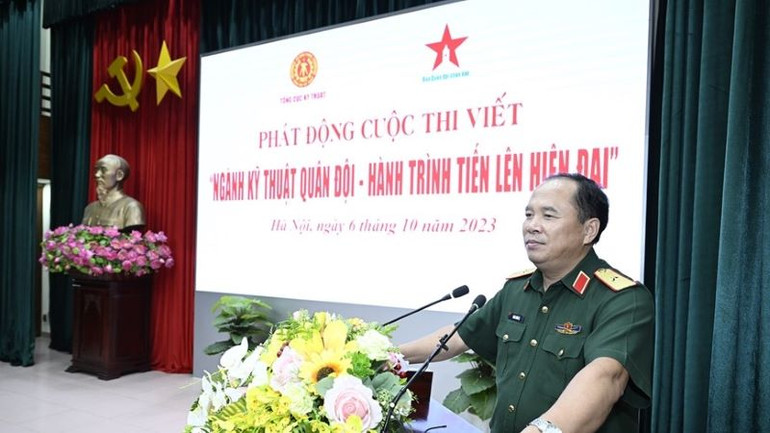 Tổng Biên tập Báo Quân đội nhân dân Đoàn Xuân Bộ phát biểu.