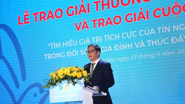 Đồng chí Trần Tuấn Anh, Ủy viên Bộ Chính trị, Trưởng Ban Kinh tế Trung ương phát biểu tại buổi lễ,