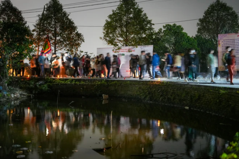 Từ Tết Nhâm Dần 2022, phiên chợ đặc biệt và ý nghĩa này đã được phục dựng lại. Vẻ đẹp huyền bí và câu chuyện chung quanh phiên chợ đã được lan rộng đến nhiều tỉnh thành trên cả nước. Rất nhiều người đã cùng nhau đổ về làng Ó để tham dự.