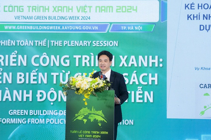 Vụ trưởng Khoa học Công nghệ và Môi trường (Bộ Xây dựng) Vũ Ngọc Anh phát biểu tại Phiên toàn thể.