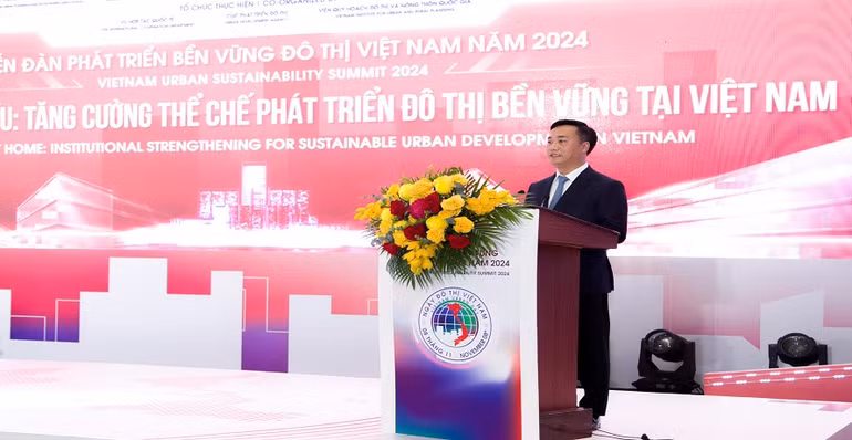 Thứ trưởng Xây dựng Nguyễn Việt Hùng phát biểu tại Diễn đàn.