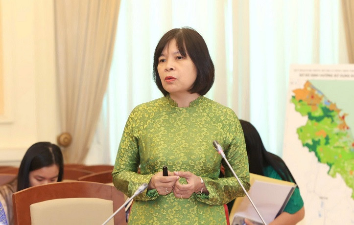 Phó Viện trưởng Viện Quy hoạch đô thị và nông thôn quốc gia Phạm Thị Nhâm phát biểu tại hội nghị.