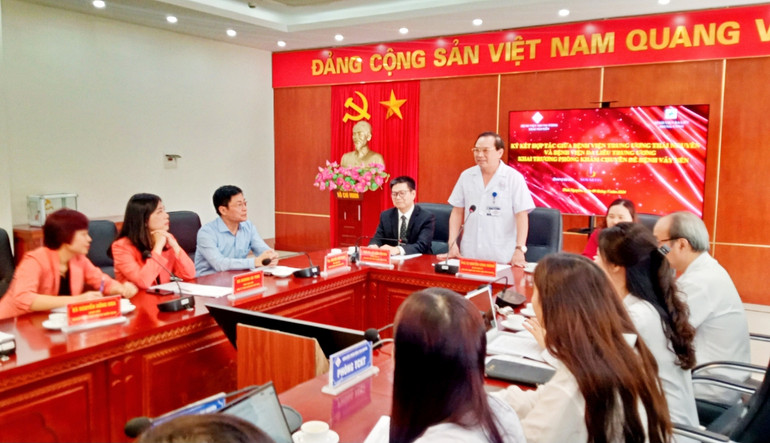 Phó Giáo sư, Tiến sĩ Nguyễn Công Hoàng, Giám đốc Bệnh viện Trung ương Thái Nguyên cho biết, việc hợp tác với Bệnh viện Da liễu Trung ương nhằm nâng cao chất lượng khám, điều trị các bệnh về da liễu cho người dân trên địa bàn tỉnh và các tỉnh trong khu vực.