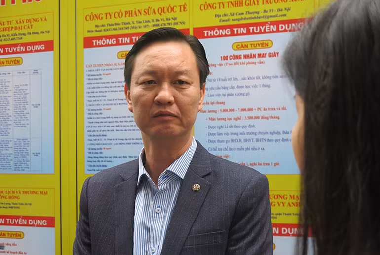 Phó giám đốc Trung tâm Dịch vụ việc làm Hà Nội Vũ Quang Thành. (Ảnh: Ngân Anh)