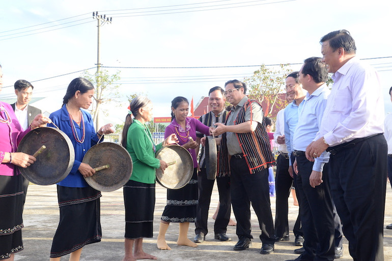 Thủ tướng Phạm Minh Chính thăm bà con khu tái định cư ở xã An Dũng, huyện An Lão.