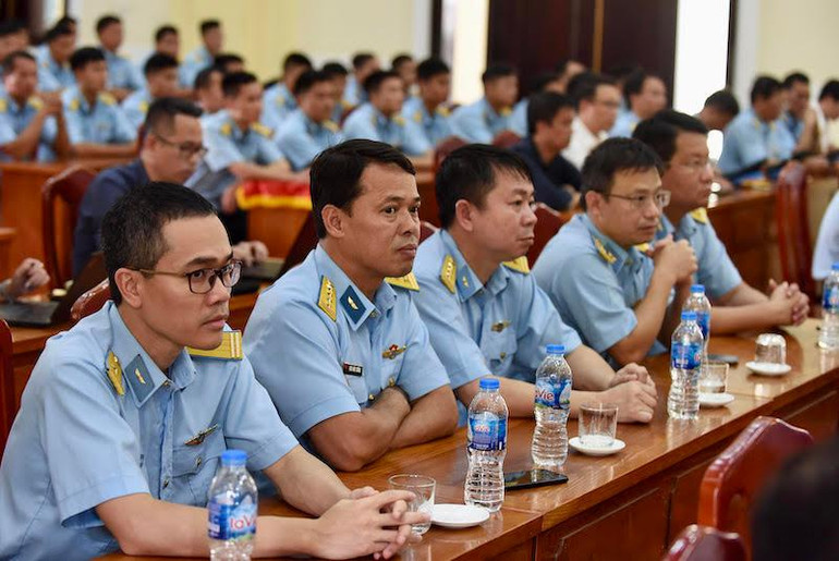 Cán bộ chiến sĩ Trung đoàn 921 tham dự hội nghị.