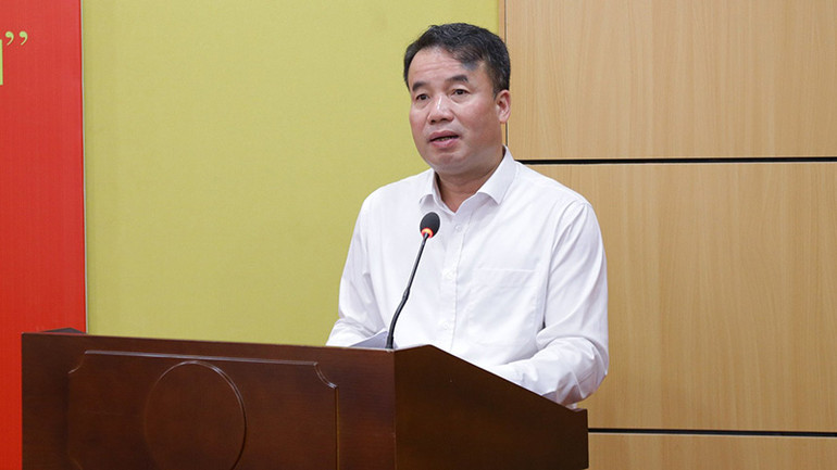 Tổng Giám đốc Bảo hiểm xã hội Việt Nam Nguyễn Thế Mạnh phát biểu tại hội nghị. (Ảnh: TÂM TRUNG)