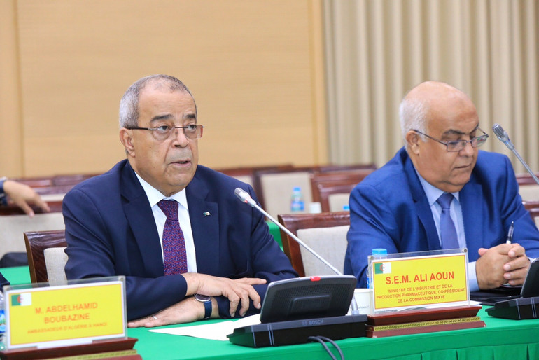 Bộ trưởng Bộ Công nghiệp và Sản xuất dược phẩm Ali Aoun phát biểu tại hội nghị.