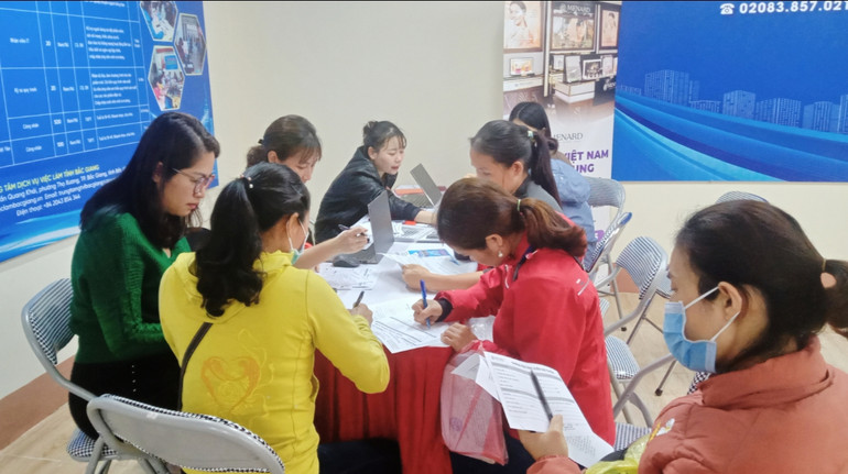 Nhiều hoạt động tuyển dụng diễn ra ngay tại Lễ khai mạc.