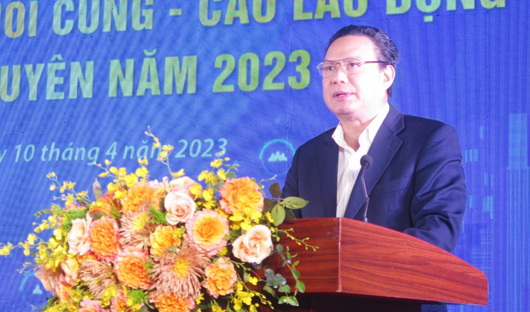 Thứ trưởng Lao động-Thương binh và Xã hội Lê Văn Thanh phát biểu tại Lễ khai mạc “Tuần cao điểm kết nối cung-cầu lao động tỉnh Thái Nguyên 2023”.