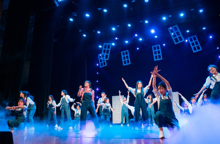 Thành quả của quá trình tập luyện của các học sinh là đêm diễn tuyệt vời và đậm chất nghệ thuật không hề thua kém một chương trình nghệ thuật chuyên nghiệp nào.