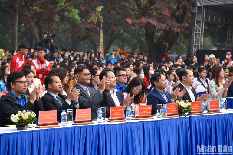 Các đại biểu tham dự chương trình.