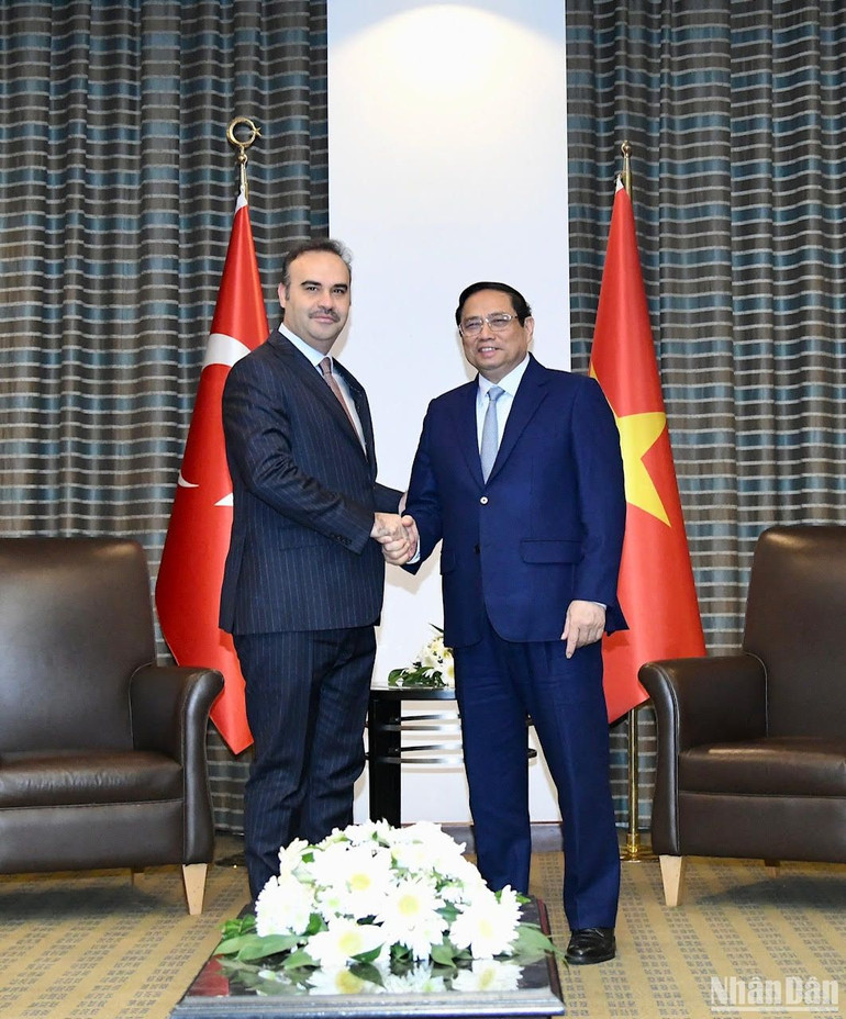 Thủ tướng Phạm Minh Chính tiếp Bộ trưởng Công nghiệp và Công nghệ Thổ Nhĩ Kỳ Fatih Kacir.