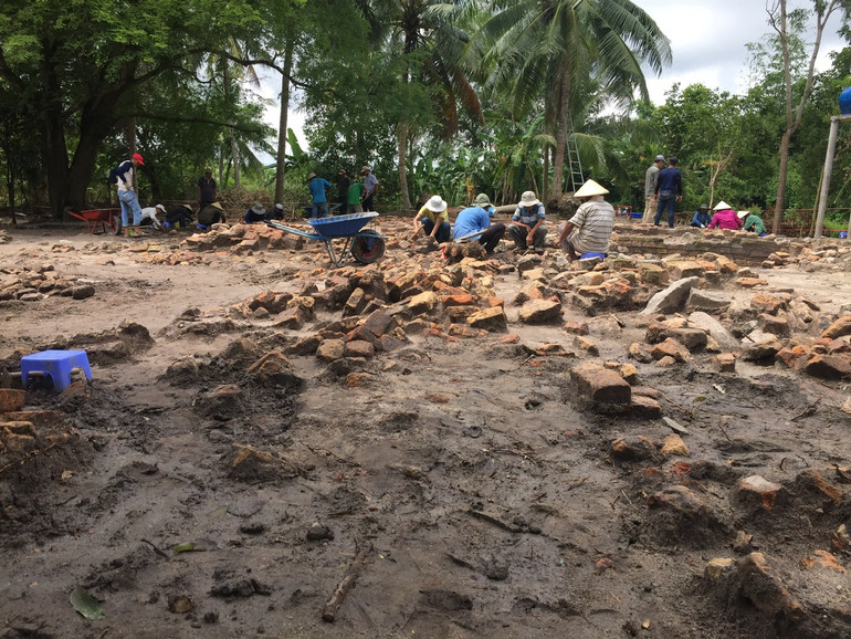 : Khai quật khu di tích Óc Eo-Ba Thê.