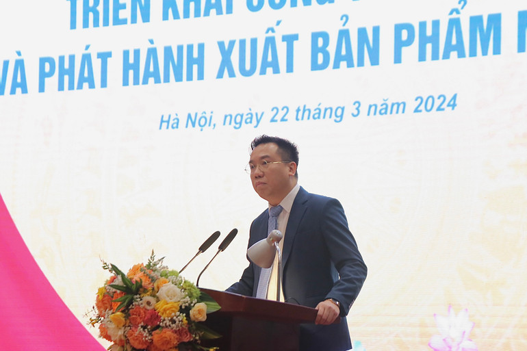 Cục trưởng Cục Xuất bản, In và Phát hành Nguyễn Nguyên báo cáo tổng kết.