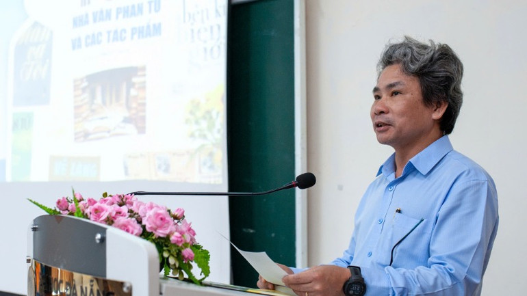 Phó Giáo sư, Tiến sĩ Võ Văn Minh, Hiệu trưởng Trường đại học Sư phạm Đà Nẵng, phát biểu khai mạc. Phó Giáo sư, Tiến sĩ Võ Văn Minh, Hiệu trưởng Trường đại học Sư phạm Đà Nẵng, phát biểu khai mạc.