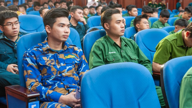 Các quân nhân xuất ngũ năm 2025 tại buổi gặp mặt.