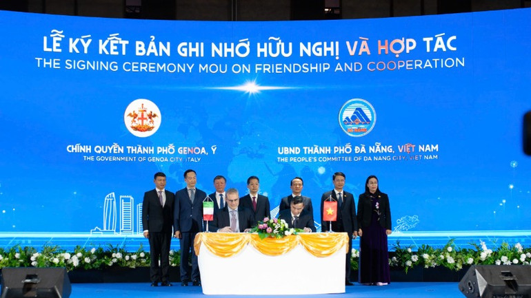 Lễ ký kết thiết lập quan hệ hữu nghị và hợp tác.