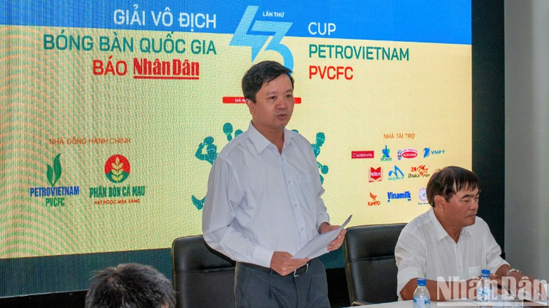 Đồng chí Tạ Quang Dũng, Trưởng Ban Văn hóa-Xã hội Báo Nhân Dân, Trưởng Ban tổ chức giải phát biểu.