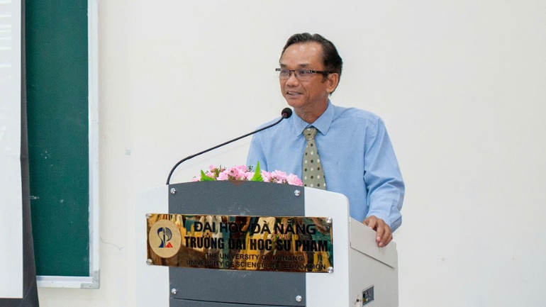 Chủ tịch Liên hiệp các Hội Văn học-Nghệ thuật thành phố Đà Nẵng Nguyễn Nho Khiêm phát biểu. Chủ tịch Liên hiệp các Hội Văn học-Nghệ thuật thành phố Đà Nẵng Nguyễn Nho Khiêm phát biểu.