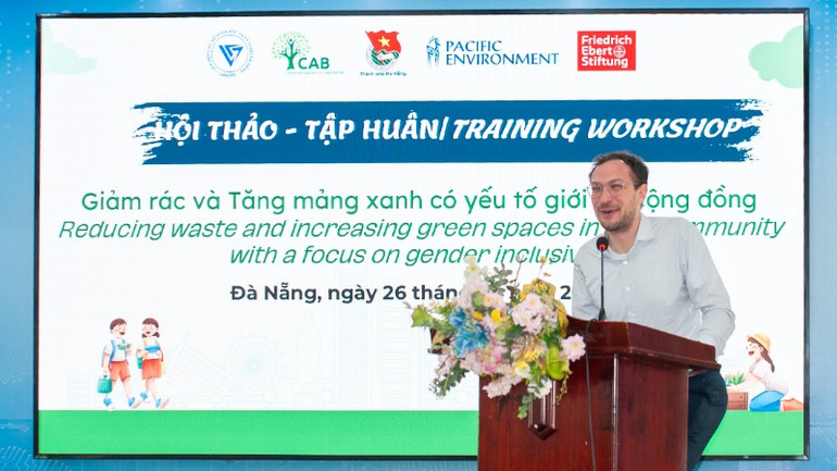 Chuyên gia trình bày tại hội thảo. Chuyên gia trình bày tại hội thảo.