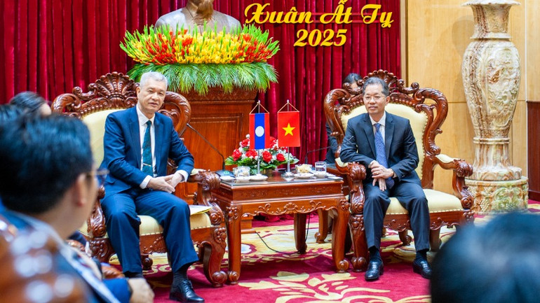 Đồng chí Bí thư Thành ủy Đà Nẵng và Bí thư Thành ủy, Chủ tịch Hội đồng nhân dân Thủ đô Vientiane.