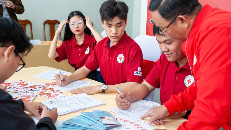 Sinh viên tìm hiểu đăng ký hiến mô tạng.