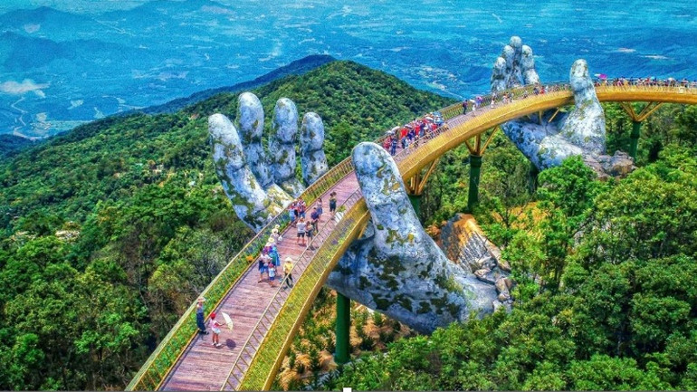 Tác phẩm Cầu Vàng Đà Nẵng của Nghệ sĩ nhiếp ảnh Huỳnh Văn Truyền. (Ảnh: Ban tổ chức)