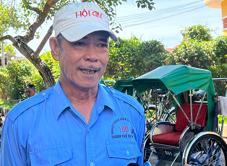 Chủ tịch Nghiệp đoàn xích lô Hội An Phan Phước Tùng chia sẻ với phóng viên.