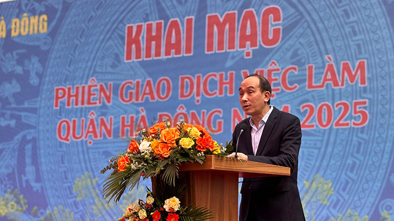 Phó Giám đốc Sở Nội vụ Hà Nội Nguyễn Tây Nam phát biểu tại chương trình. (Ảnh: THU DUYÊN)