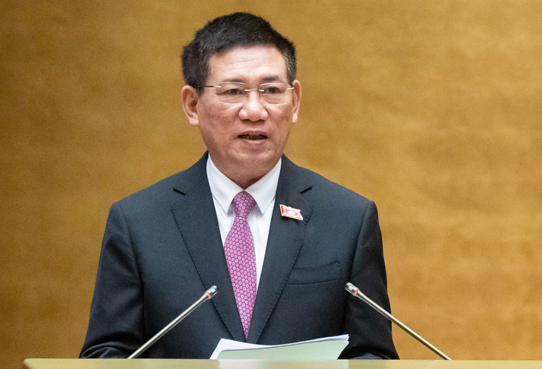 Phó Thủ tướng Chính phủ Hồ Đức Phớc trình bày báo cáo của Chính phủ trước Quốc hội. Ảnh: Đức Nhật Phó Thủ tướng Chính phủ Hồ Đức Phớc trình bày báo cáo của Chính phủ trước Quốc hội. Ảnh: Đức Nhật