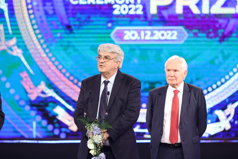 Tiến sĩ Emmanuel Desurvire phát biểu sau khi nhận giải.