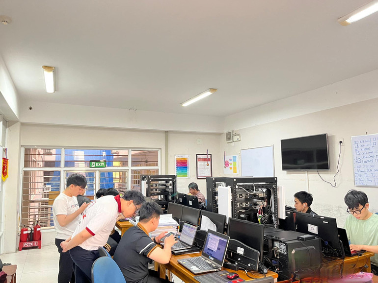 Hoạt động chuẩn bị cho Cuộc thi ISITDTU CTF 2022.