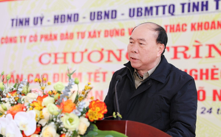 Tết Nguyên đán Giáp Thìn 2024, ông Nguyễn Huy Quý và Công ty cổ phần Đầu tư xây dựng và khai thác khoáng sản Thăng Long tặng hơn 10 nghìn suất quà cho gia đình chính sách, hộ nghèo, cận nghèo trên địa bàn tỉnh Thái Nguyên với giá trị hơn 6 tỷ đồng.