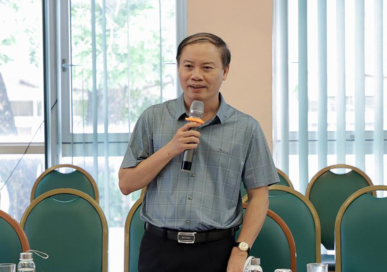 Phó Giám đốc Bệnh viện Bạch Mai Vũ Văn Hồng phát biểu tại buổi họp (Ảnh: VSS).