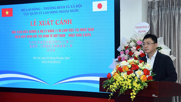 Phó Cục trưởng Cục Quản lý lao động ngoài nước Đặng Sĩ Dũng phát biểu tại chương trình. (Ảnh: TRẦN HẢI) Phó Cục trưởng Cục Quản lý lao động ngoài nước Đặng Sĩ Dũng phát biểu tại chương trình. (Ảnh: TRẦN HẢI)