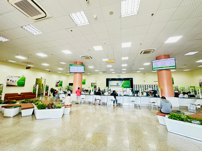 Nhân viên Vietcombank sẵn sàng phối hợp khách hàng xác minh khi phát hiện bất kỳ vụ việc nào có dấu hiệu lừa đảo.