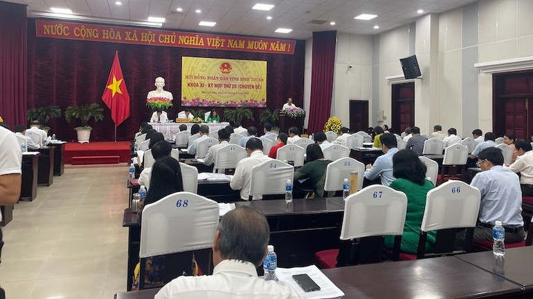 Kỳ họp này, Hội đồng nhân dân tỉnh tiến hành thực hiện công tác cán bộ.