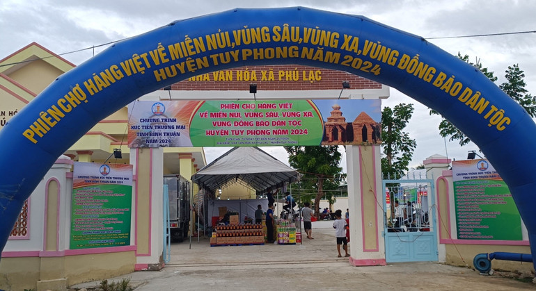 Hội chợ tổ chức đạt doanh thu hơn 150 triệu đồng. Hội chợ tổ chức đạt doanh thu hơn 150 triệu đồng.