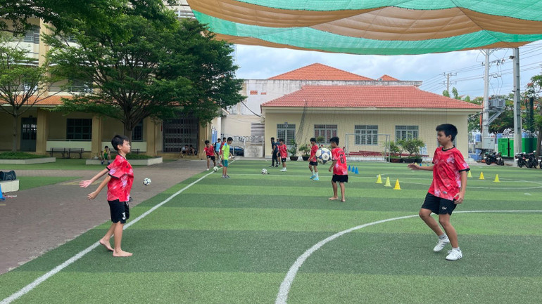 Học sinh của Trường trung học cơ sở, trung học phổ thông Lê Lợi (thành phố Phan Thiết).