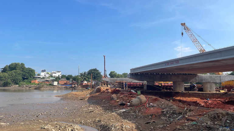 Tỉnh tập trung đẩy nhanh tiến độ dự án cầu Văn Thánh.