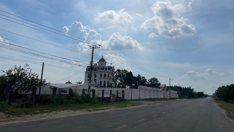 Căn biệt thự được xây dựng trên khu đất làng nghề