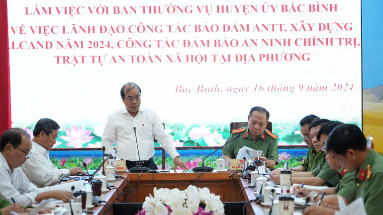 Đồng chí Cao Sơn Dũng, Bí thư Huyện ủy Bắc Bình phát biểu tại hội nghị.