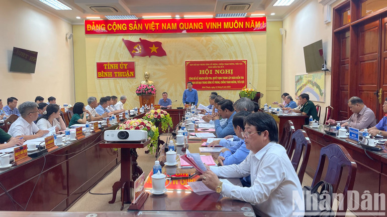 Đoàn kiểm tra làm việc với Thường vụ Tỉnh ủy.