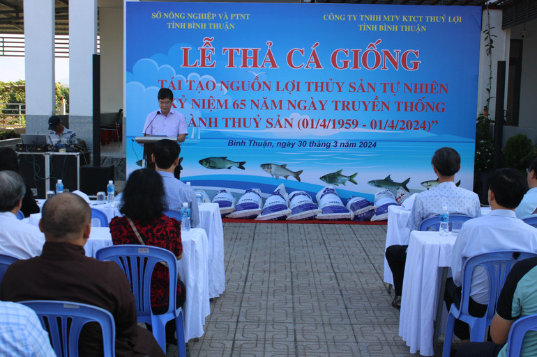 Ông Nguyễn Hồng Hải, Phó Chủ tịch Ủy ban nhân dân tỉnh phát biểu tại hội nghị.