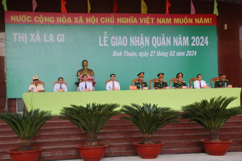 Thị xã La Gi tổ chức Lễ giao nhận quân.