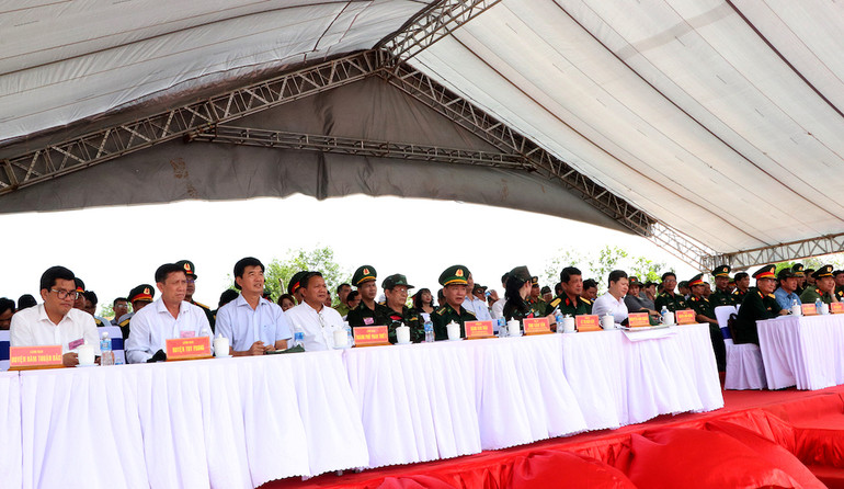 Các lãnh đạo đơn vị tham dự. Các lãnh đạo đơn vị tham dự.