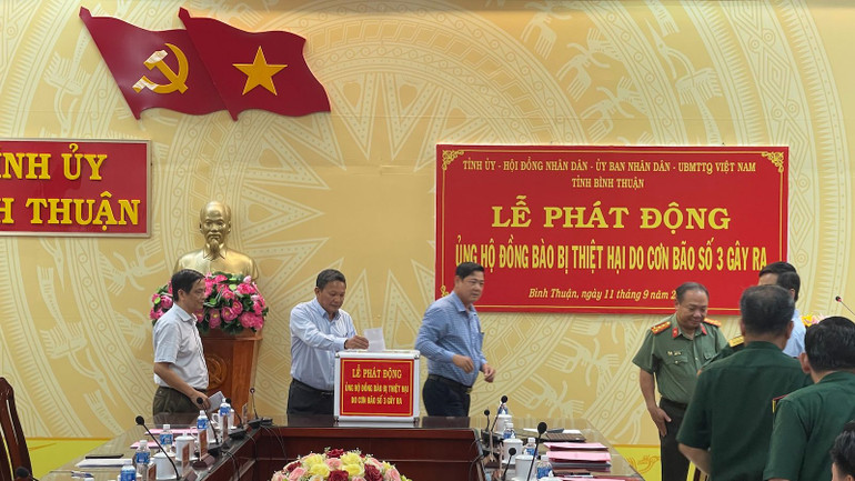 Nhiều lãnh đạo ủng hộ tại buổi lễ Nhiều lãnh đạo ủng hộ tại buổi lễ